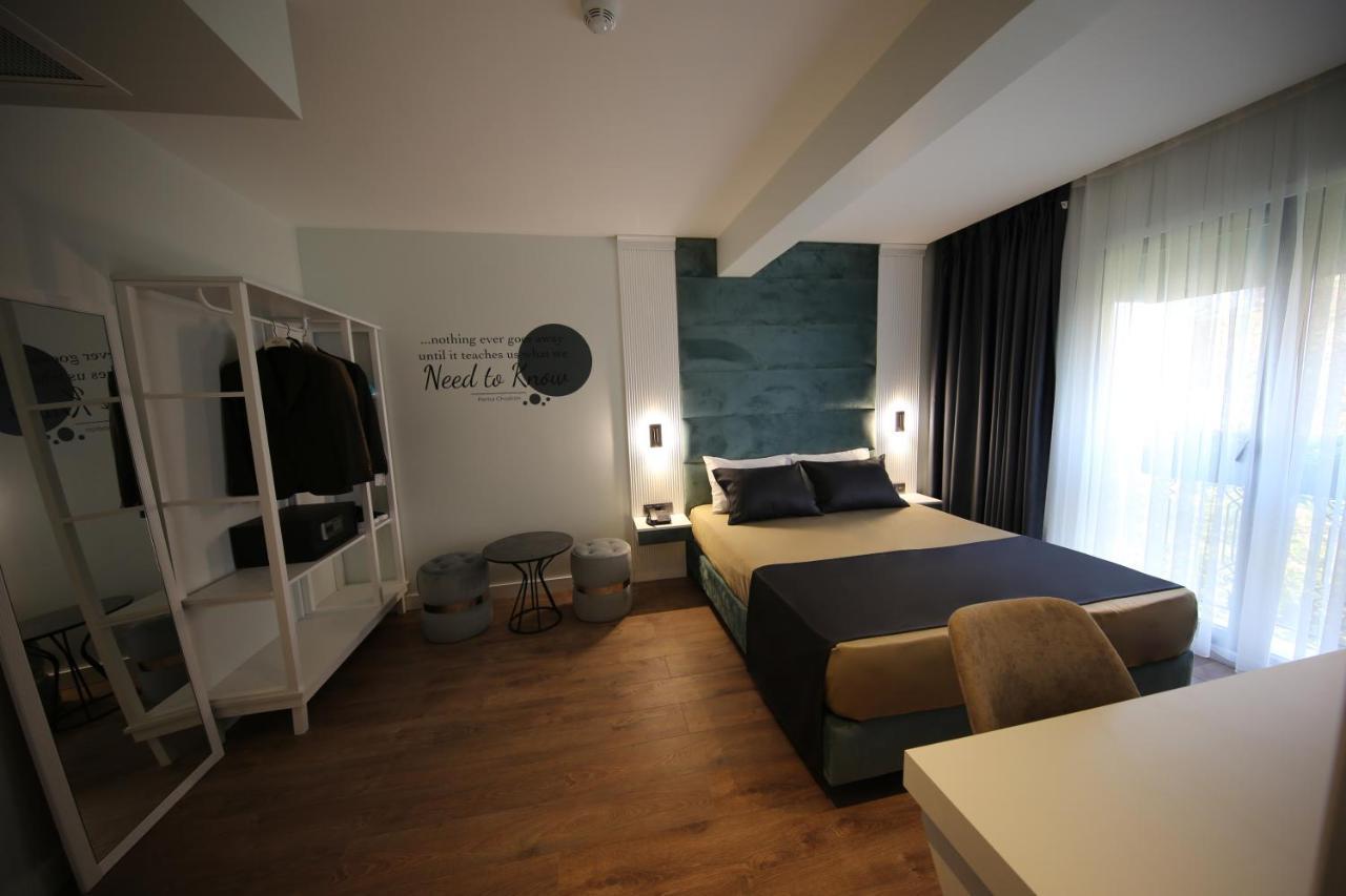 Axu Airport Hotel Arnavutkoy المظهر الخارجي الصورة A room at Hotel Le Soleil