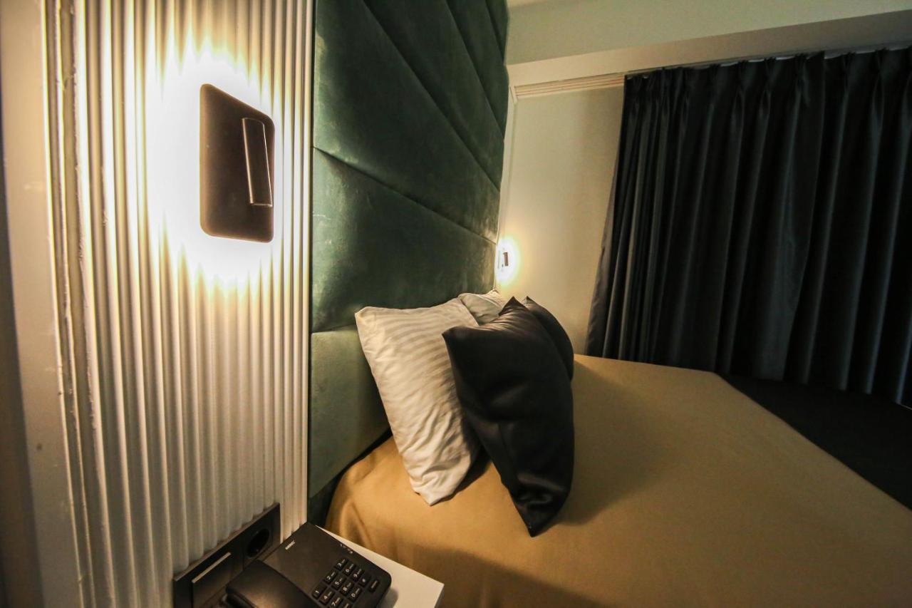 Axu Airport Hotel Arnavutkoy المظهر الخارجي الصورة A room at the hotel