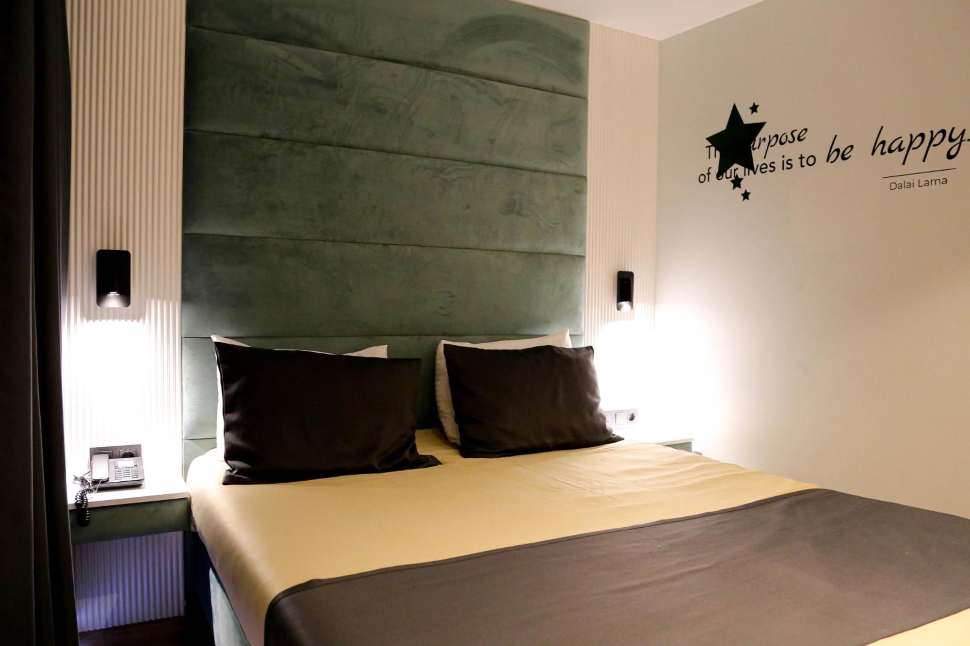 Axu Airport Hotel Arnavutkoy المظهر الخارجي الصورة A room at the hotel