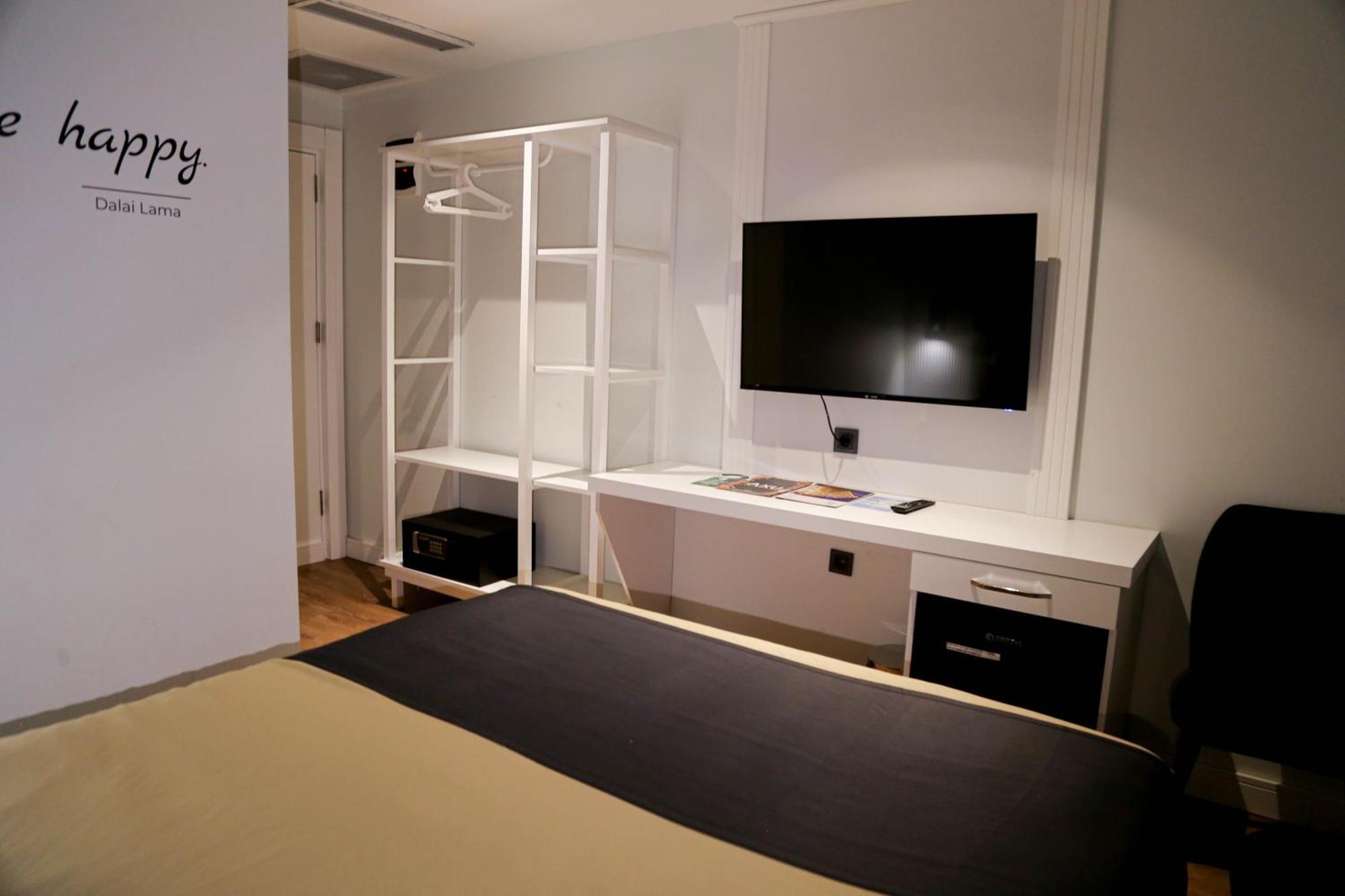 Axu Airport Hotel Arnavutkoy المظهر الخارجي الصورة A room at the hotel