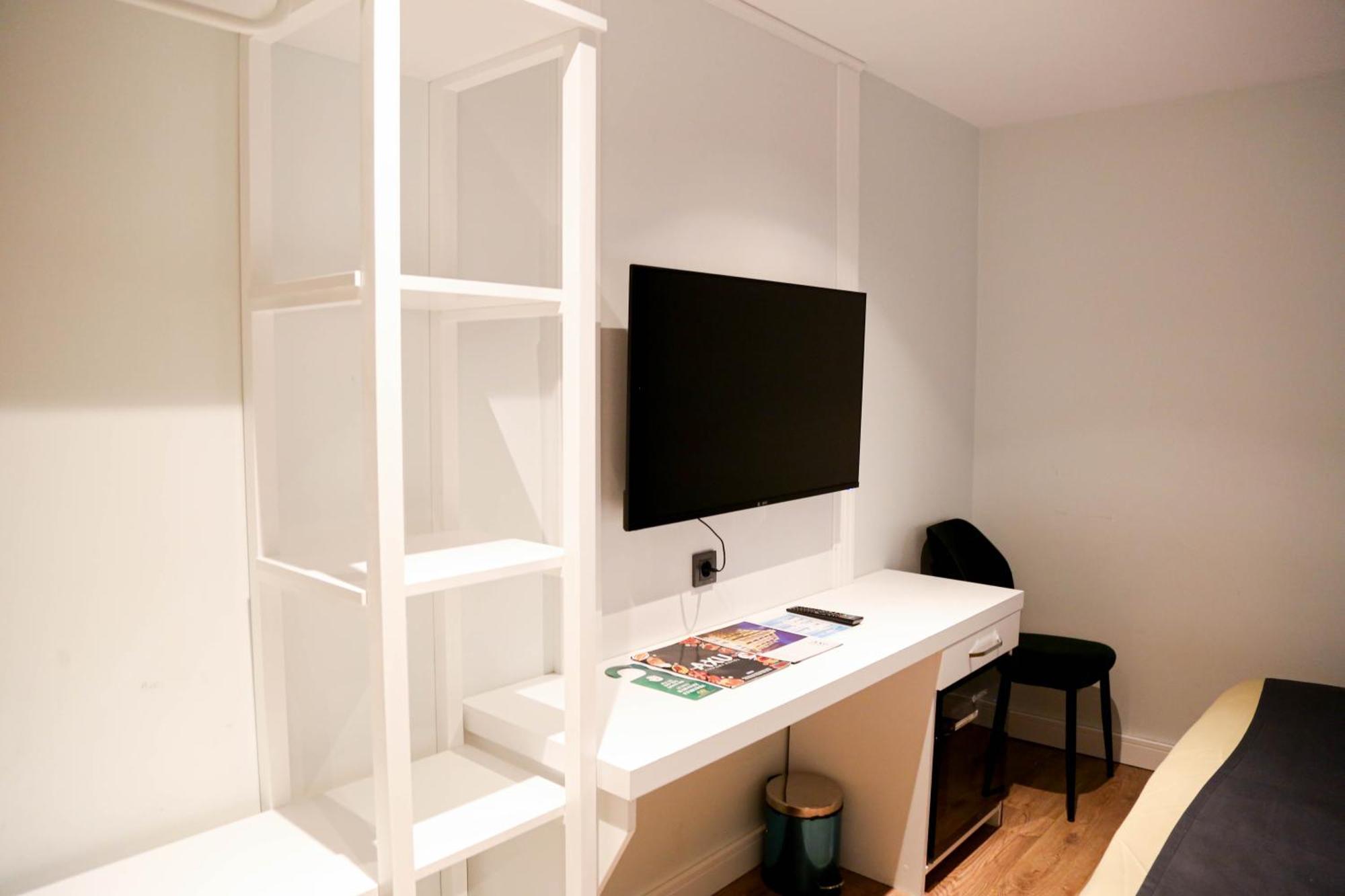 Axu Airport Hotel Arnavutkoy المظهر الخارجي الصورة A room at the hotel