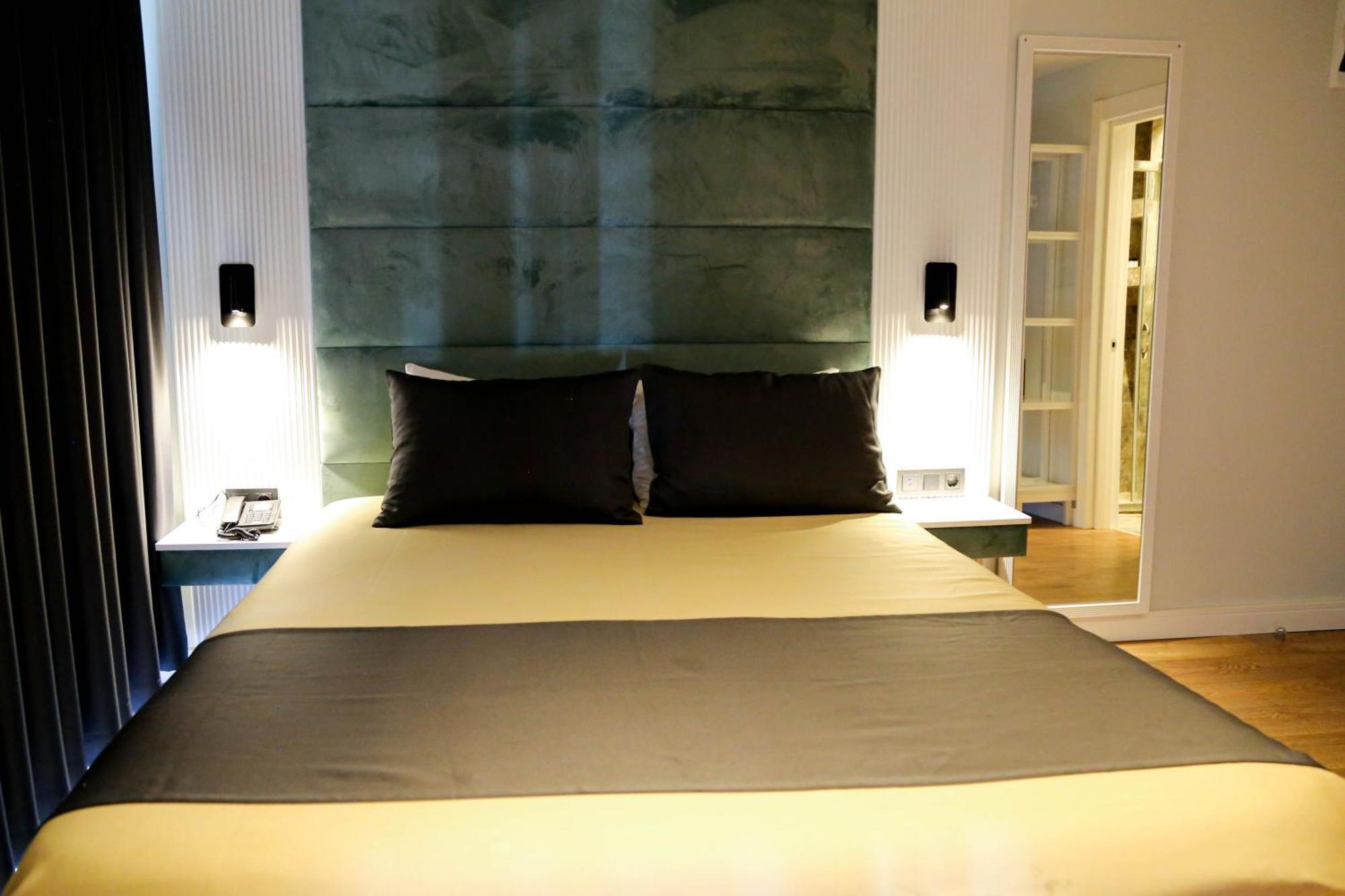 Axu Airport Hotel Arnavutkoy المظهر الخارجي الصورة A bedroom at the hotel