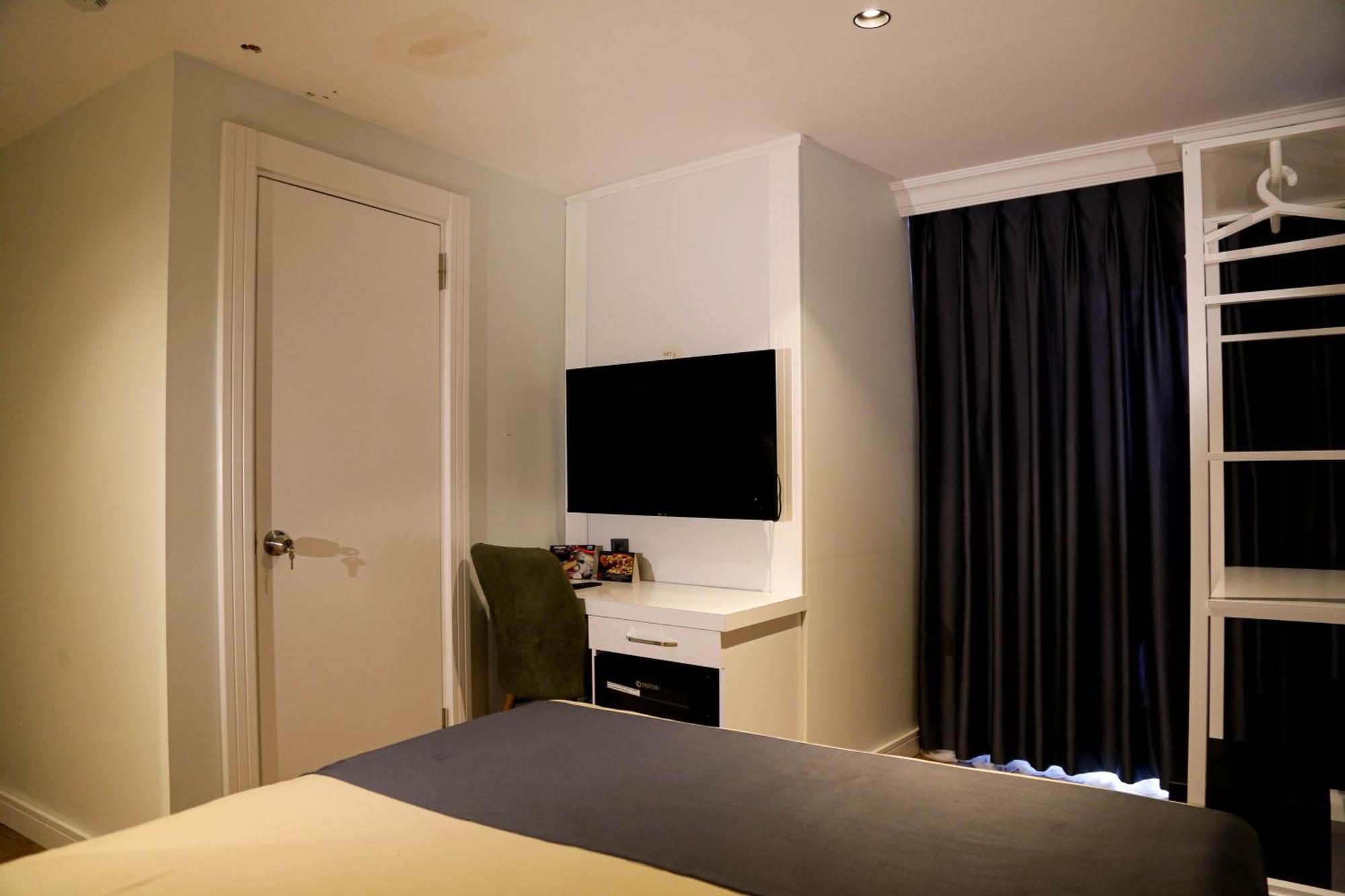 Axu Airport Hotel Arnavutkoy المظهر الخارجي الصورة A room at the hotel