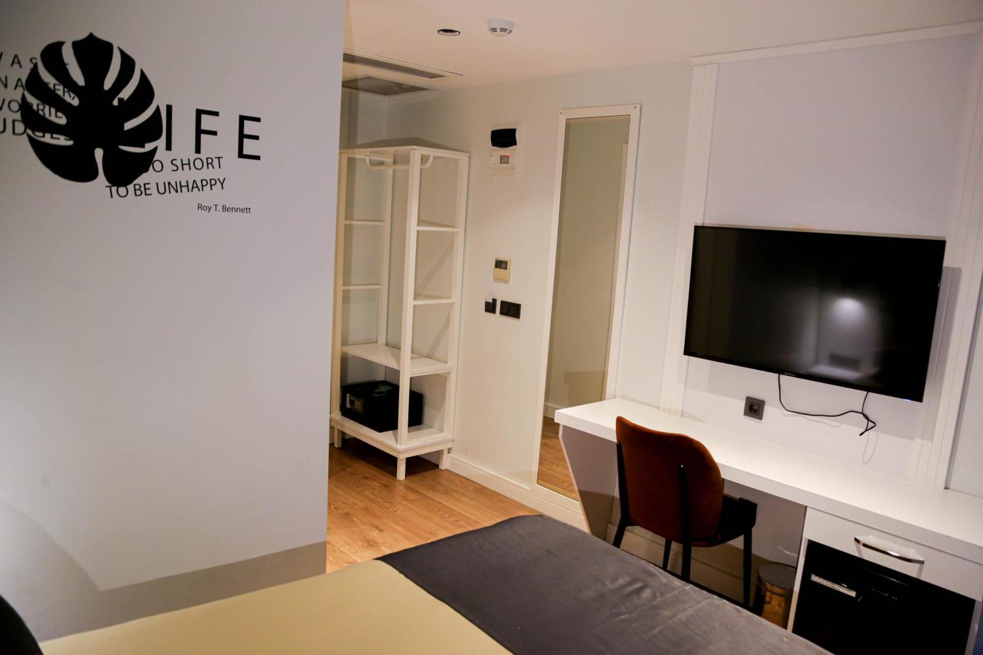 Axu Airport Hotel Arnavutkoy المظهر الخارجي الصورة A room at the hotel
