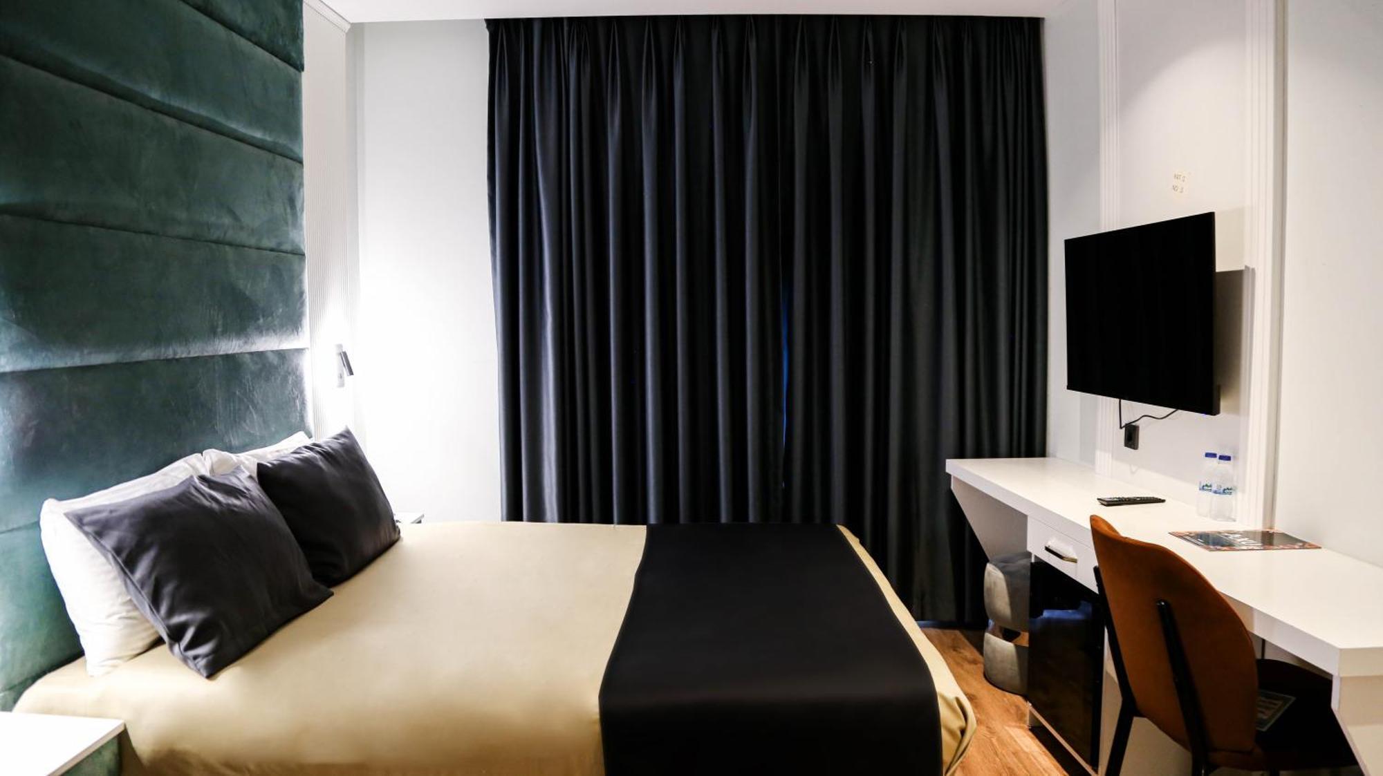 Axu Airport Hotel Arnavutkoy المظهر الخارجي الصورة A room at the hotel