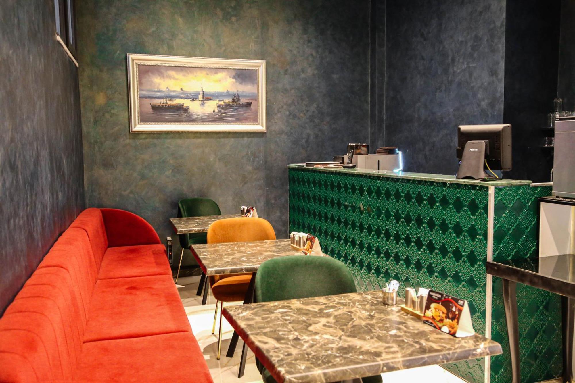 Axu Airport Hotel Arnavutkoy المظهر الخارجي الصورة Interior of a restaurant in the city of Tehran